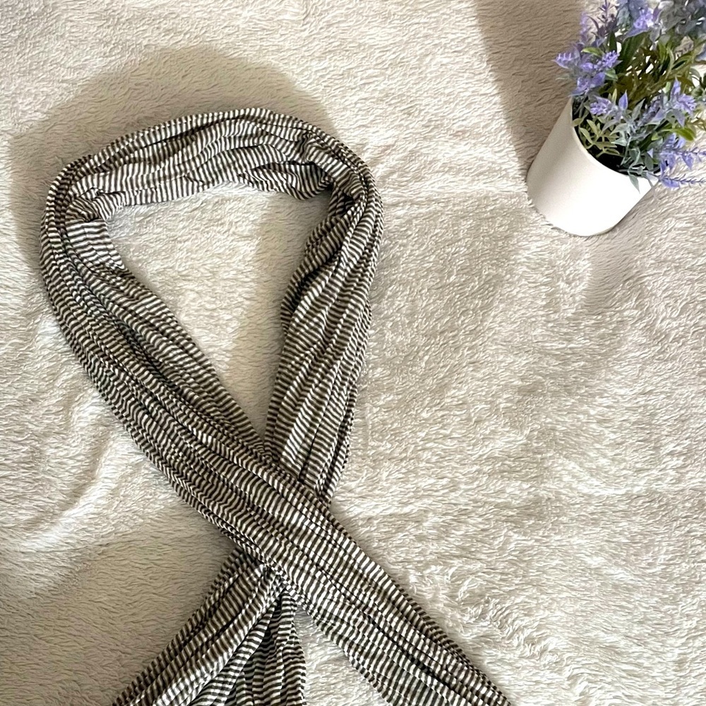 Gucci Linen Striped Scarf Su Nesa in Ivory and Lead - Picture 7 of 8